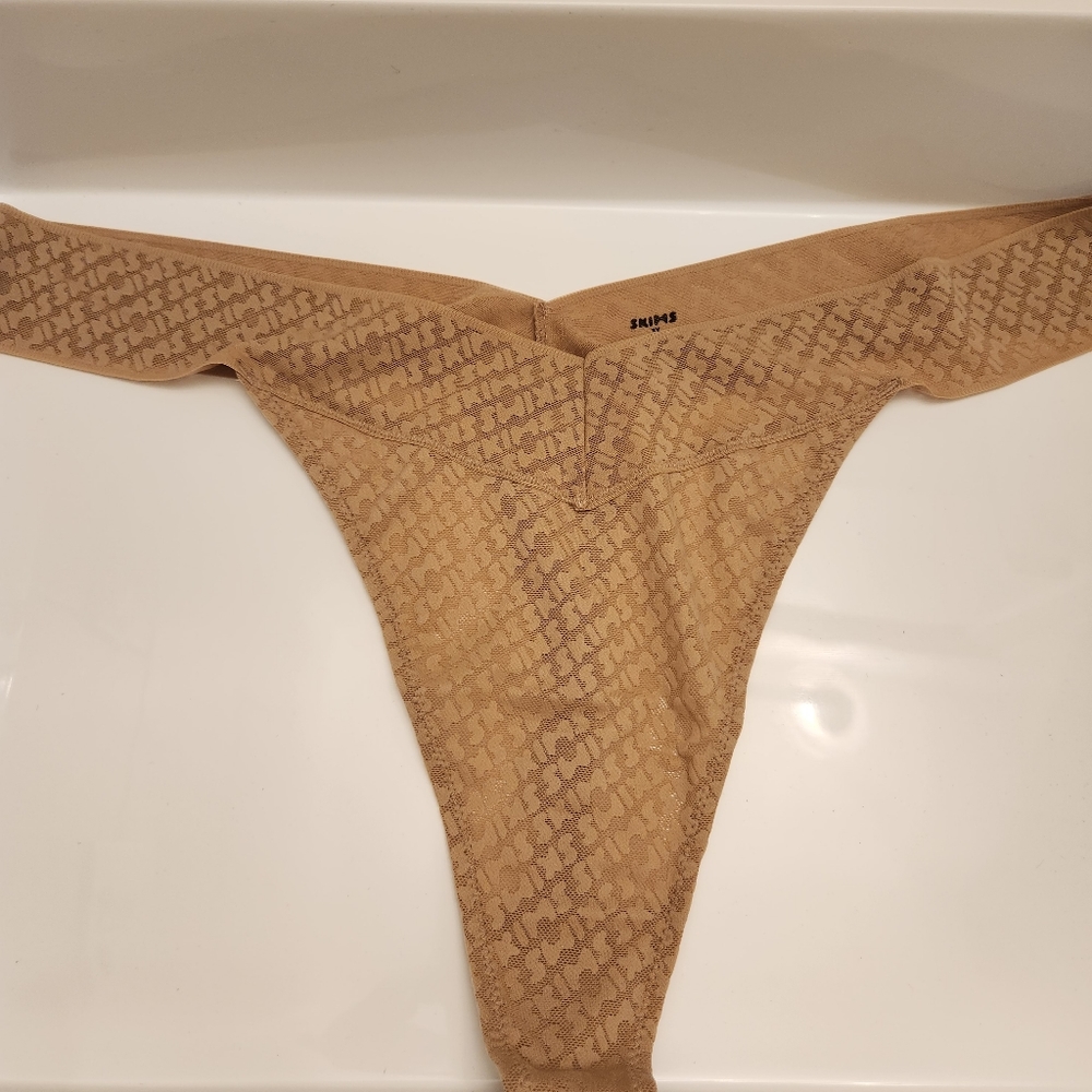 Skims Thongs Size 3X